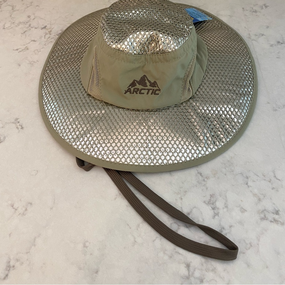 Artic Hat Evaporative Cooling Hat NEW W/ tags